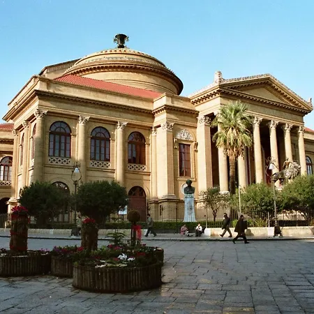 Garibaldi Rooms 29 - Piazza Marina A Palermo - In Pieno Centro.-3